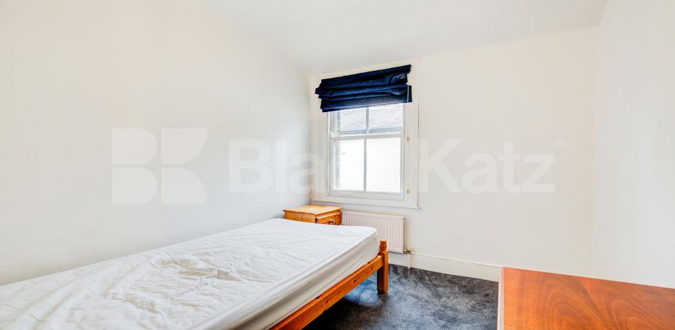 			3 Bedroom, 1 bath, 1 reception Flat			 Ormiston Grove, SHEPHERDS BUSH